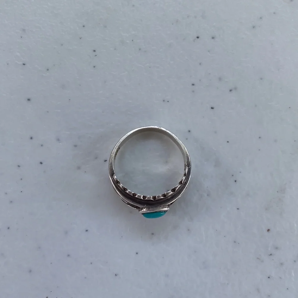 Vintage Hand Crafted Sterling Silver Navajo Turquoise Ring - Picture 10 of 10